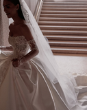 Beautiful Ball Gown Sweetheart Sleeveless White Satin Pleated White Pearls Beads Wedding Dress Modest Wedding Dresses Princess Wedding Gowns HZ1121