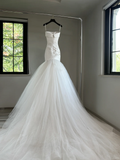 Unique Wedding Dress Ball Gown Strapless Satin White Sleeveless Long Wedding Dresses Bridal Gowns HZ1121