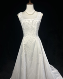 Vintage Bridal Dress A Line Square Neck Satin White Beads Long Wedding Dress Retro Wedding Dresses Modest Wedding Gowns HZ1121