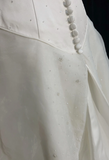 Princess Bridal Dress A Line Sweetheart Neck Satin White Beads Long Wedding Dress Retro Wedding Dresses Modest Wedding Gowns HZ1121