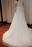 Timeless Strapless Ball Gown Tulle Wedding Dress Elegant Ivory Sleeveless Bridal Dress HZ1121