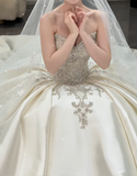 Gorgeous Sweetheart Neck Ball Gown Satin Long Wedding Dresses Beaded Ivory Bridal Gowns Sleeveless Bridal Dresses HZ1121