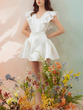 Sexy Ball Gown V Neck White Satin Short Mini Formal 8th Grade Homecoming Dresses Middle School Short Birthday Gowns Graduation Dress Hoco Outfits HZ1121