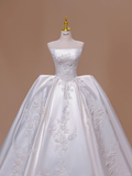 Fairy Tale Wedding Dress Princesses Ball Gowns Strapless Sleeveless White Satin Lace Wedding Dresses Bridal Gowns HZ1121